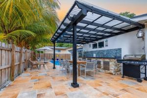 Αίθριο ή υπαίθριος χώρος στο Casa Tropicana - Heated Pool, Game Room & Mins from beach