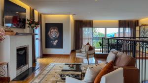 a living room with a couch and a fireplace at Ti Voglio Bene in Campos do Jordão