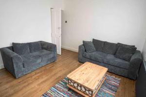 a living room with two couches and a coffee table at Flat/Apartment - Old st N1 in London