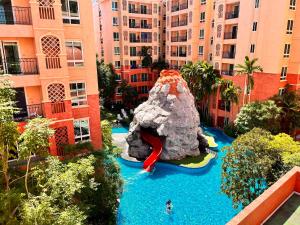 a water slide in the middle of a water park at Seven Seas Condo Resort Jomtien Loft in Jomtien Beach +80 photos