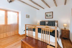 En eller flere senge i et værelse på ryton grange church barn sleeps 5