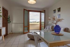 a living room with a table with a vase on it at A casa di Anna in San Miniato +23 photos