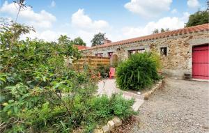 Κήπος έξω από το Stunning Home In Frossay With Wifi +7 φωτογραφίες