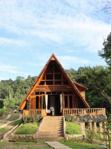 Zahrada ubytování Ban Kaew Mo Ra Glamping & Restaurant