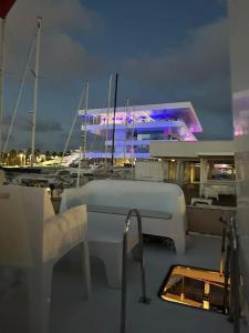 Fotografie z fotogalerie ubytování Noche insólita en Yate de 16m a 2 minutos de la playa ve Valencii