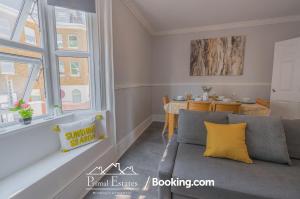 a living room with a couch and a table at Two Bed House At Primal Estates Short Lets in Brighton in Brighton & Hove