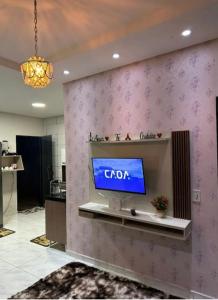 a tv on a wall in a lobby at Linda casa completa confortável in Foz do Iguaçu
