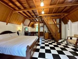 Postel nebo postele na pokoji v ubytování Ban Kaew Mo Ra Glamping & Restaurant