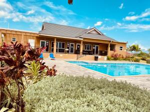 a house with a swimming pool in front of it at Jhadano 3br Pool & Gym Free Shuttle Washer, Dryer in Florence Hall