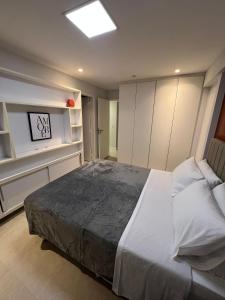 a bedroom with a large bed in a room at Ipanema Flat - Vieira Souto 500 in Rio de Janeiro