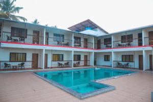 Mokalbaug Beach Resort内部或周边的泳池