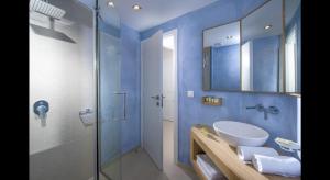 Ванная комната в Petra Beach Hotel