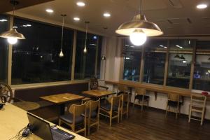 Restoran või mõni muu söögikoht majutusasutuses Bexco Hostel B&B