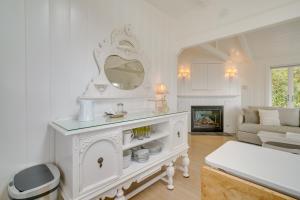 A seating area at Stunning Ventura Cottage with Deck and Ocean View!