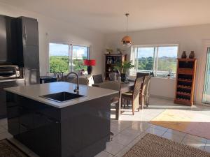 Afbeelding uit fotogalerij van Cupecoy lagoon duplex in Lowlands