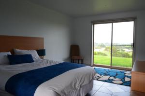 Postel nebo postele na pokoji v ubytování Island Breeze Motel