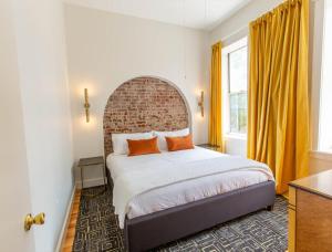 Postel nebo postele na pokoji v ubytování The Bellwether Hotel