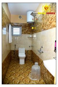 a bathroom with a toilet and a sink at Dhoni Homes -Premium 1 BHK Service Apartment Manyata Tech Park in Bengaluru