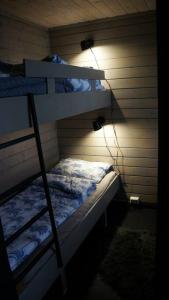 a room with two bunk beds in a room at Bregnehytte in Leikanger