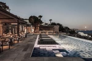 Bazén v ubytování Enigma Mykonos Hideaway Suites nebo v jeho okolí