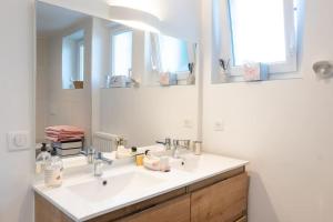 Ένα μπάνιο στο 75 m² de plaisir face aux Pyrénées. +17 φωτογραφίες