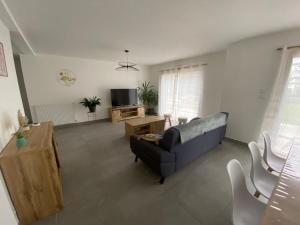 TV a/nebo společenská místnost v ubytování Maison neuve cosy à 20 min des plages #lorient #cosy