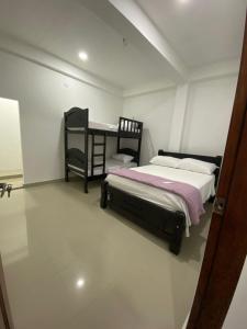 a bedroom with two beds and a desk at La Reserva de UBA in Mompós