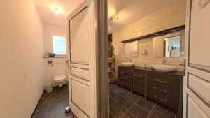 Koupelna v ubytování Charmante Maison entre Lot & Dordogne avec Piscine Privée
