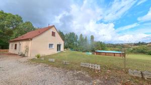 Zahrada ubytování Charmante Maison entre Lot & Dordogne avec Piscine Privée