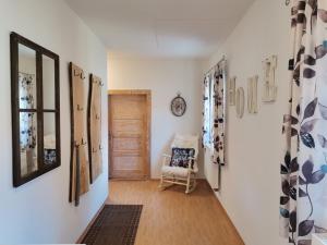 a hallway with a door and a chair in a room at Ferienwohnung mit 3 Schlafzimmern Hartl Hof in Breitenberg