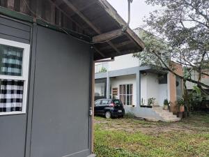 Budova, kde se penzion nachází + 5 fotografií