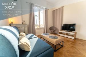NICE CENTRE-VILLE STUDIO 2 REFAIT A NEUF en etage
