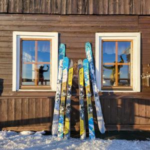 a group of skis leaning against a building in the snow at Horská bouda KUPROVKA in Strážné