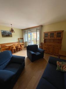 a living room with a couch and chairs and a piano at Casa Anna - Andalo centrale sugli impianti da sci in Andalo