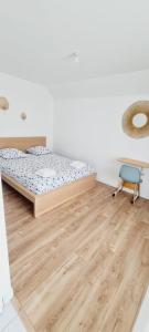 Ένα ή περισσότερα κρεβάτια σε δωμάτιο στο Appartement indépendant proche Tours