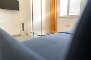 NICE 3 CENTRE-VILLE STUDIO EN ETAGE REFAIT A NEUF