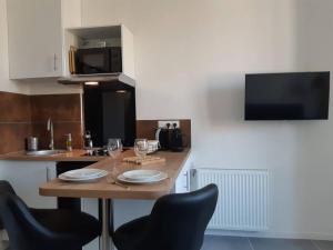 NICE 3 CENTRE-VILLE STUDIO EN ETAGE REFAIT A NEUF