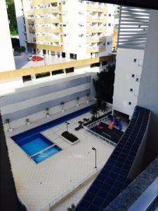 Ein Blick auf den Pool von der Unterkunft Top Florianópolis oder aus der Nähe