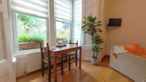 a dining room with a table and a window at Lovely&Bright Studio Flat Close to Central London in London