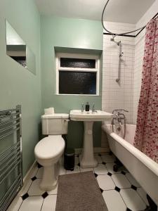 Koupelna v ubytování Cozy flat in great location