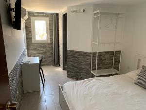 Postel nebo postele na pokoji v ubytování Aix Hotel