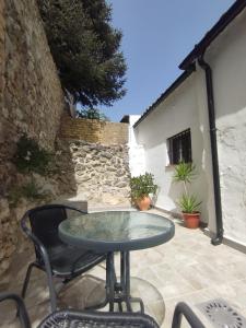 a table and chairs sitting on a patio at Mi pequeña Abril in Grazalema