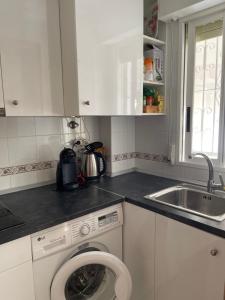 Kuchnia lub aneks kuchenny w obiekcie Appartement BlancoSol in La Mata