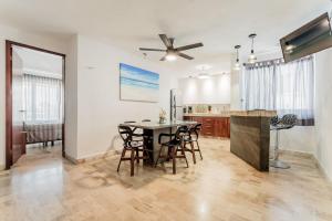 a kitchen and dining room with a table and chairs at Seáak Cancun Rentals in Cancún