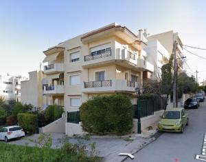 a yellow car parked in front of a building at Evi's & George's Home in Athens