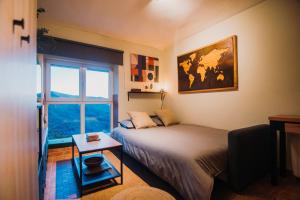 a bedroom with a bed and a window at Alpine Home Sierra Nevada in Sierra Nevada