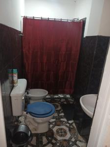 a bathroom with a toilet and a sink at Mi cielo in Santa María