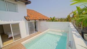 Kolam renang di atau dekat dengan Los Patios Loft Suites