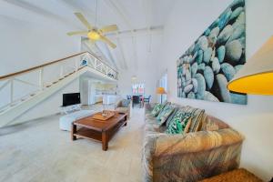 Televisyen dan/atau pusat hiburan di Los Patios Loft Suites