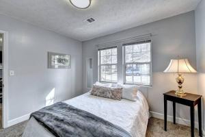 Легло или легла в стая в Gorgeous 5-bedroom home in Midtown- sleeps 15